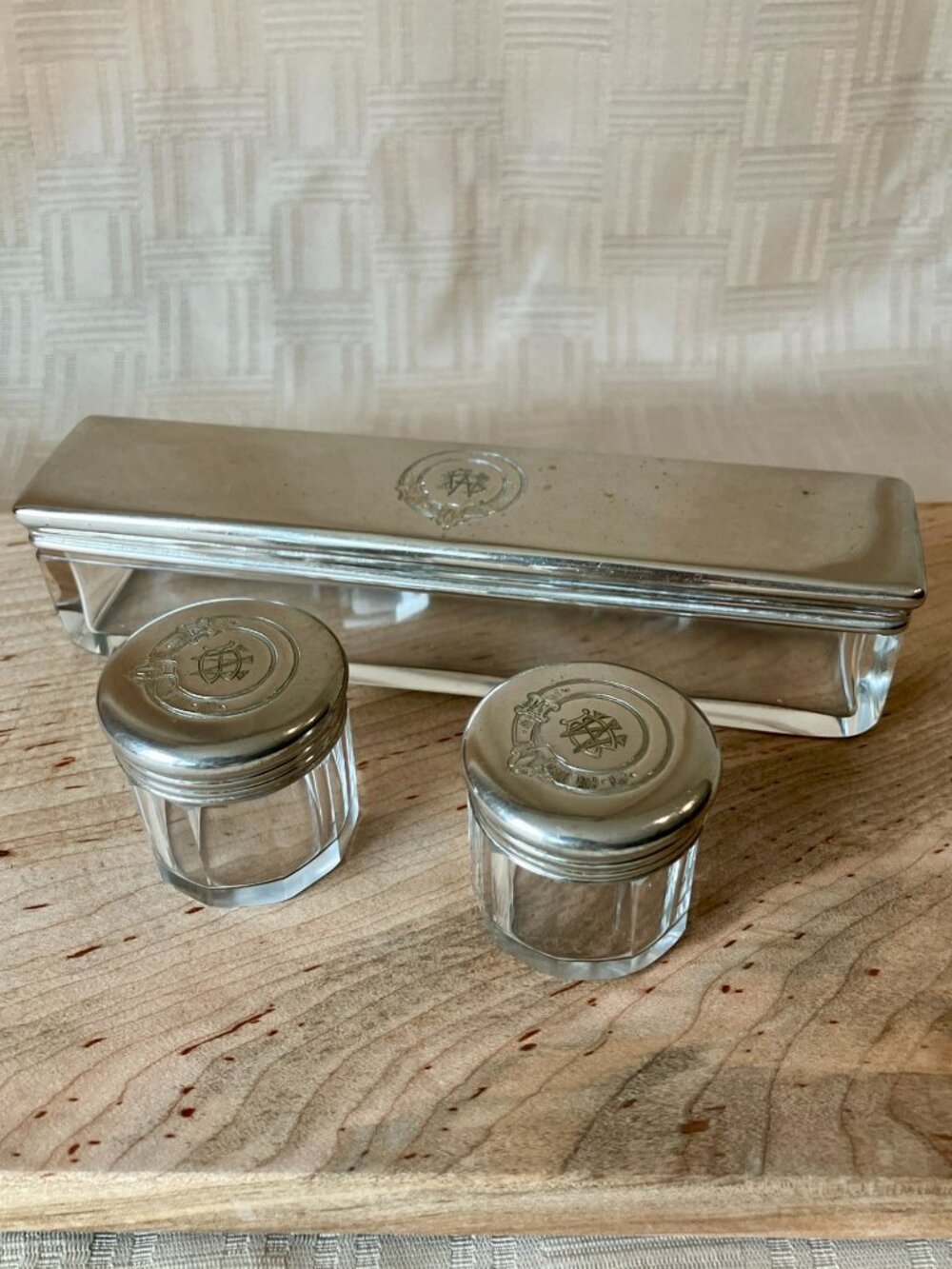 Vintage Silverplate Vanity Set w/ Scottish Buckle Crest and Monogram - Picture 2 of 14